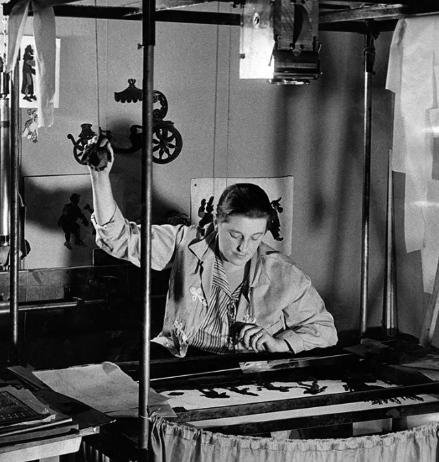 LOTTE REINIGER: EL ARTE DE LAS TIJERAS